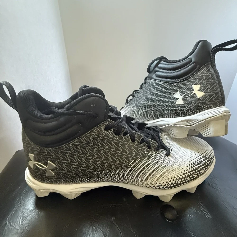 Men's Under Armour Spotlight Football‎ Cleats Sz 10 Black White 3026339-001 EUC